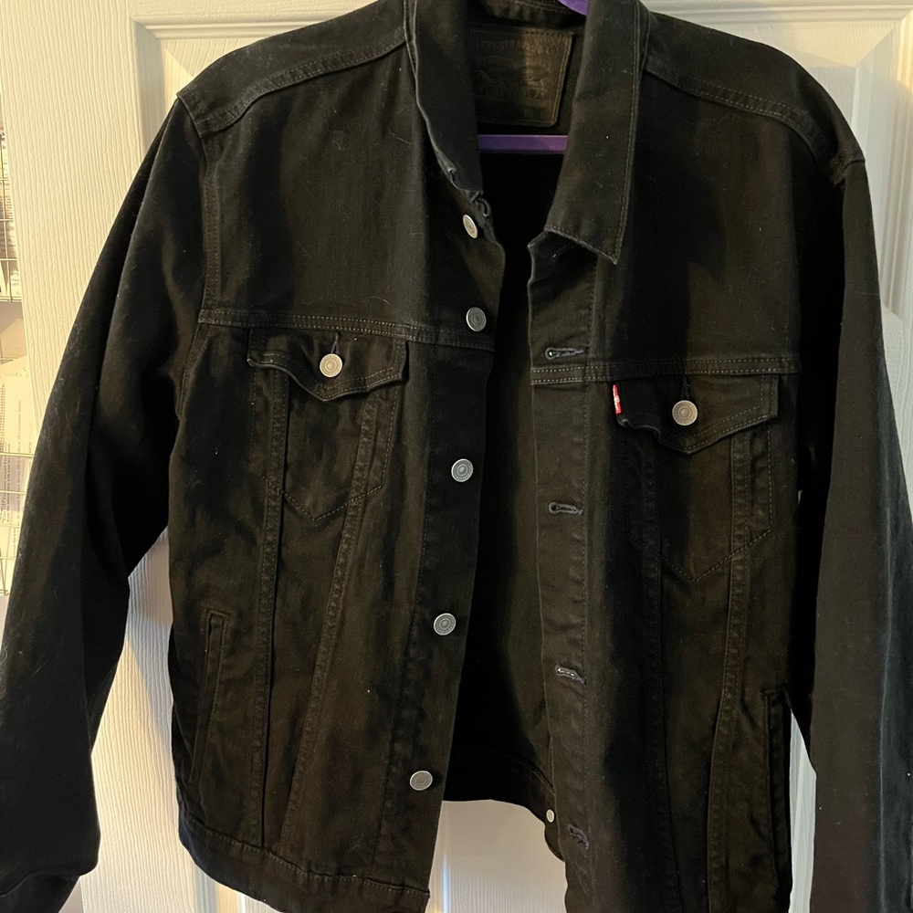 Levi’s black trucker jacket size large